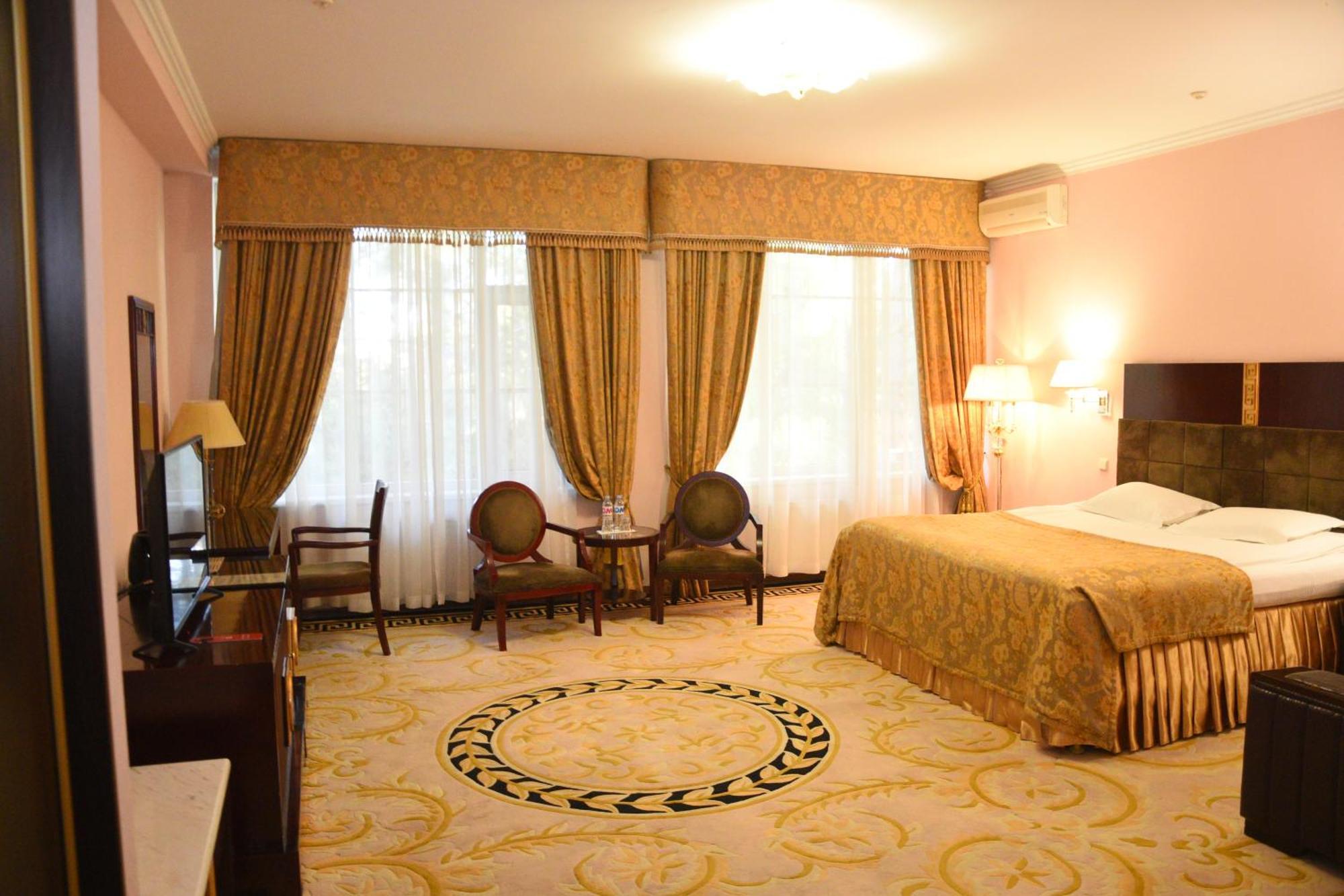 Hotel Royal Florence Chişinău Extérieur photo